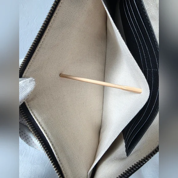 Auth Gucci Bee ๐ Clutch/ Wristlet - Picture 4 of 8